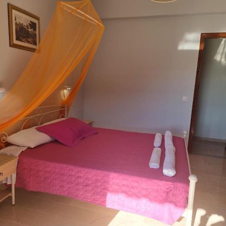 Feakes Apartments Arillas Agiou Georgiou Esterno foto