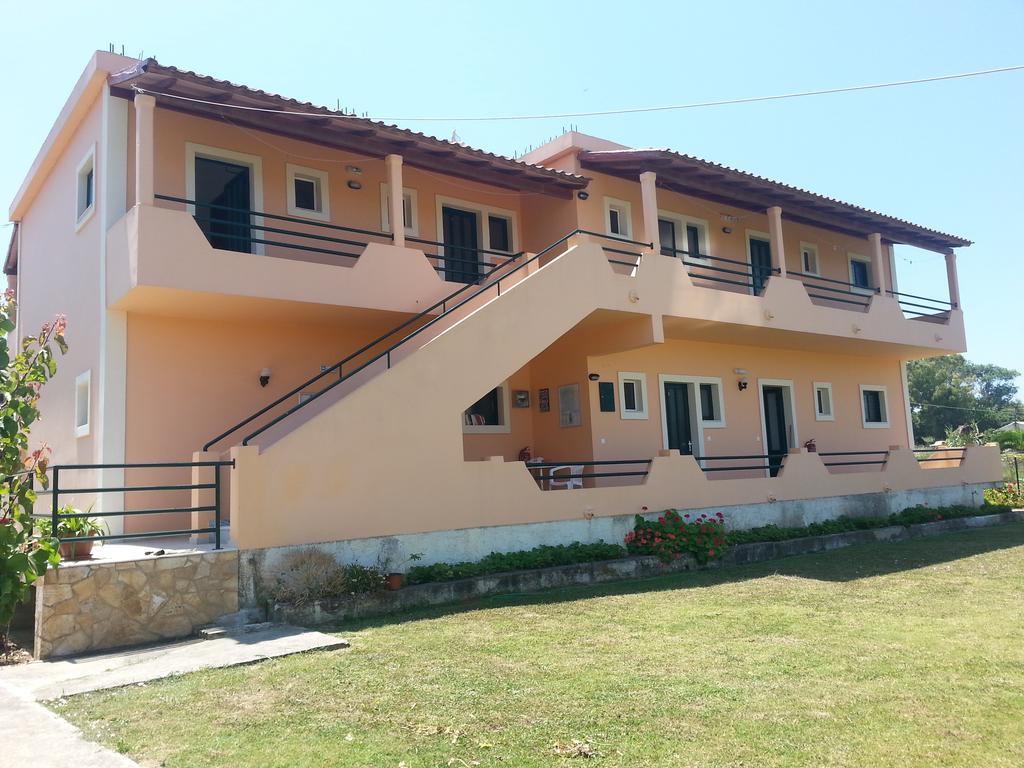 Feakes Apartments Arillas Agiou Georgiou Esterno foto