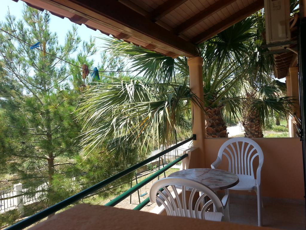 Feakes Apartments Arillas Agiou Georgiou Esterno foto