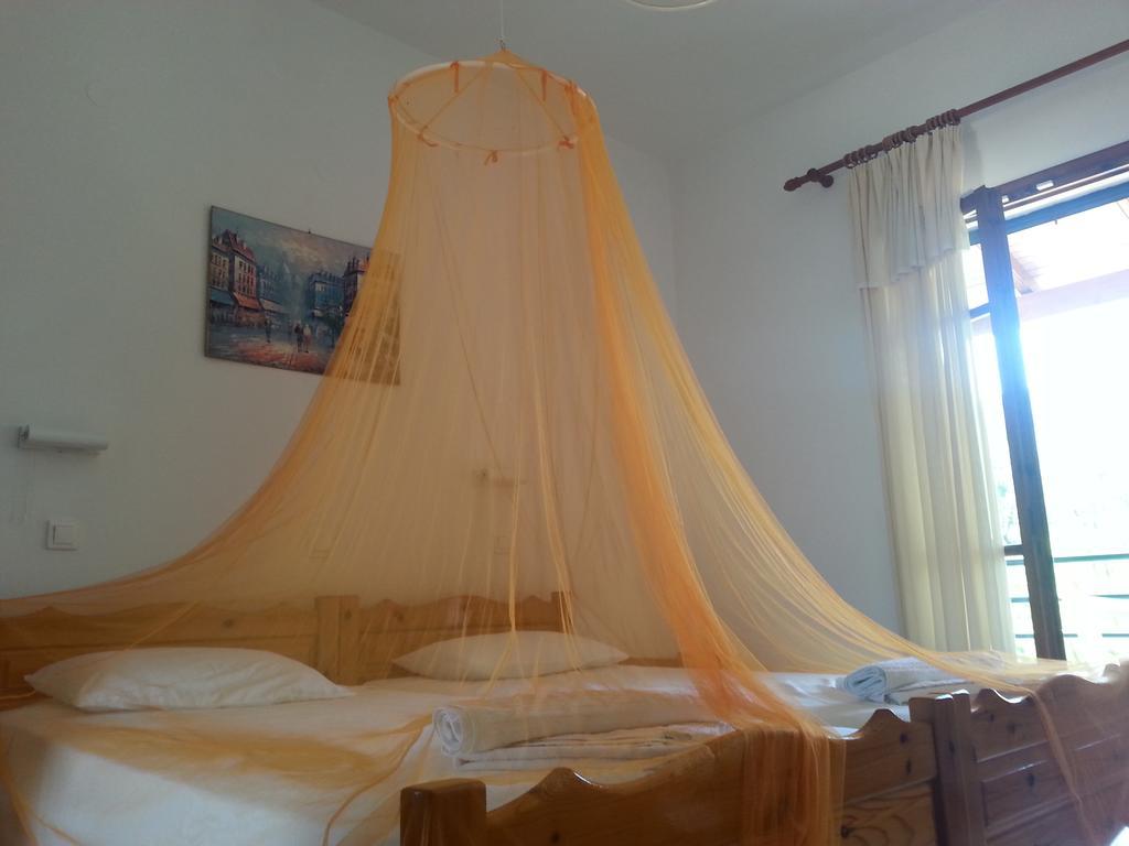 Feakes Apartments Arillas Agiou Georgiou Esterno foto