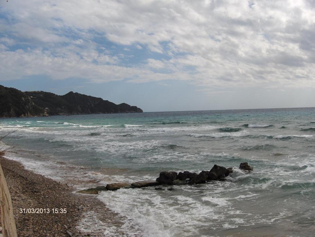 Feakes Apartments Arillas Agiou Georgiou Esterno foto